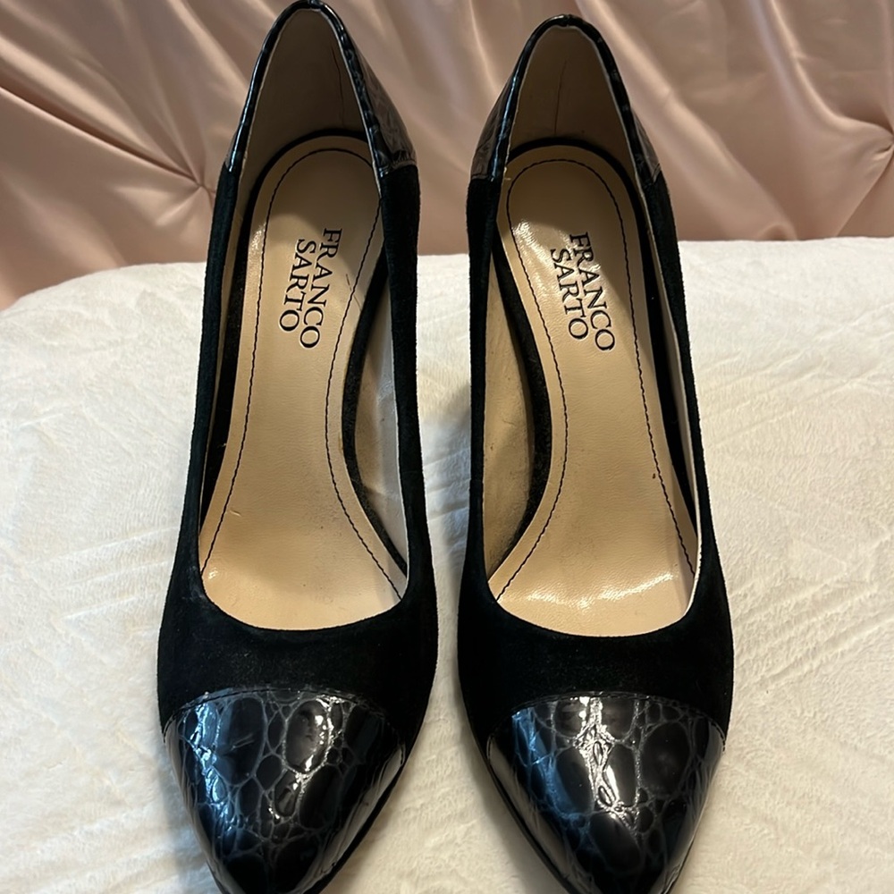 Ladie suede with alligator print patent detail